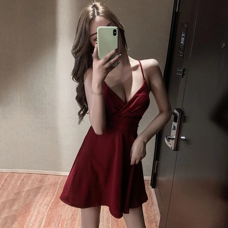 Valynn | Summery A-line Dress with V-neck and Spaghetti Straps