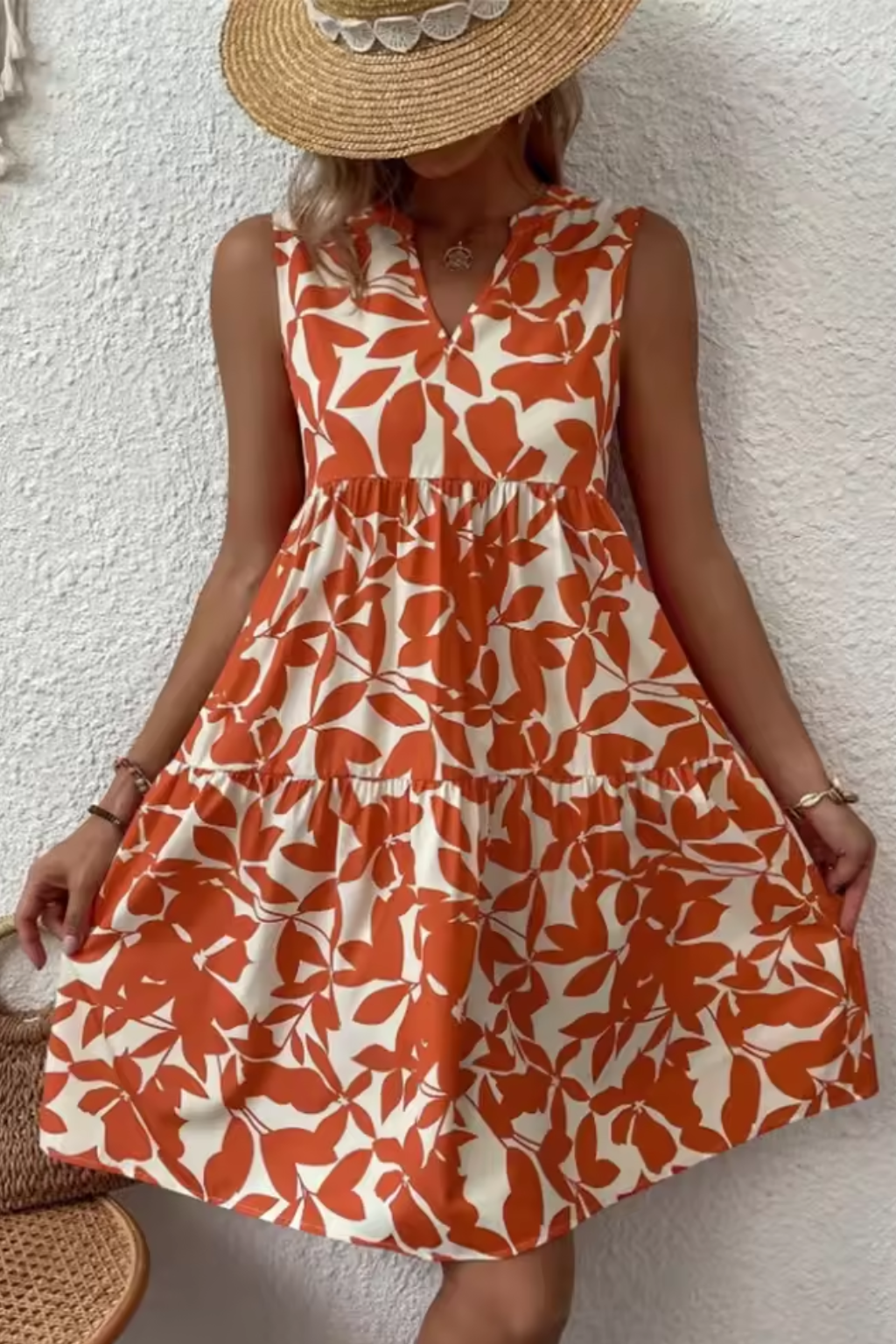 Luchtige midi zomerjurk met V hals en bladprint