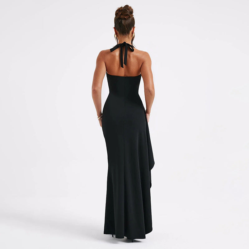 Moni | Halter Avondjurk met Diepe Halslijn en Hoge Split