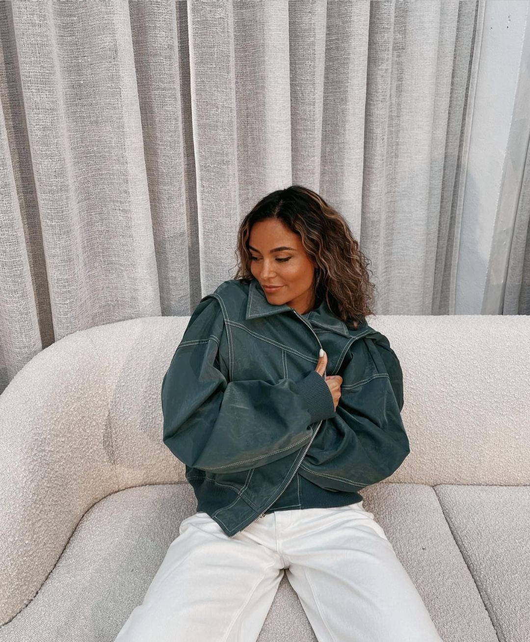 Charlot | Oversized Jack met Rits en Elegante Look