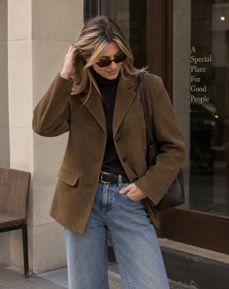 Blazer oversize pour femme en suédine avec revers et fermeture boutonnée