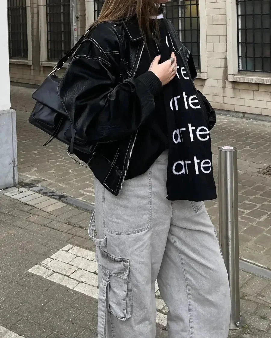 Charlot | Oversized Jack met Rits en Elegante Look