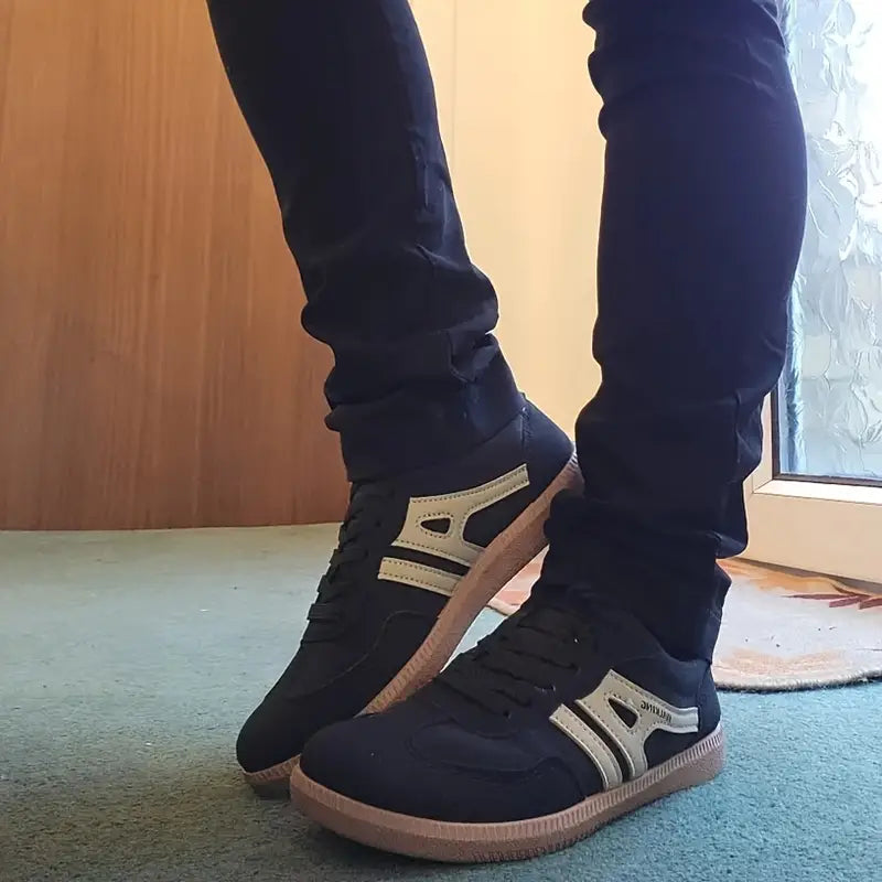 Brechy | Retro Street-Style Sneakers met Contrasterende Strepen