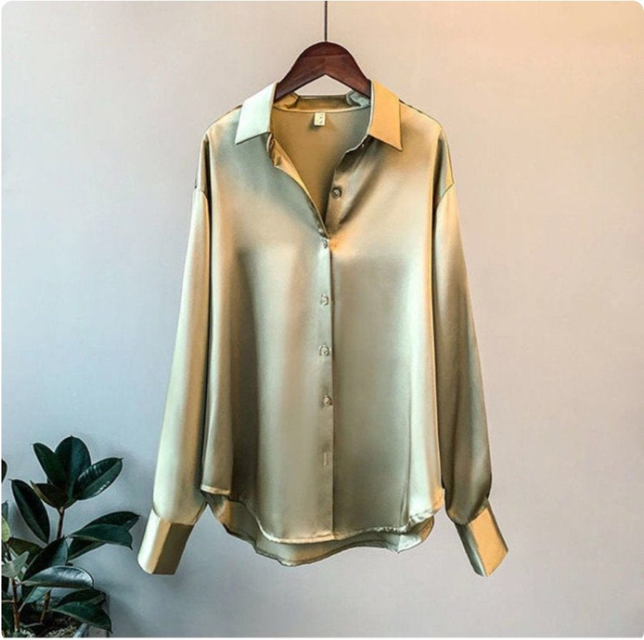 Ellen | Satijnen Oversized Blouse met Knoopsluiting
