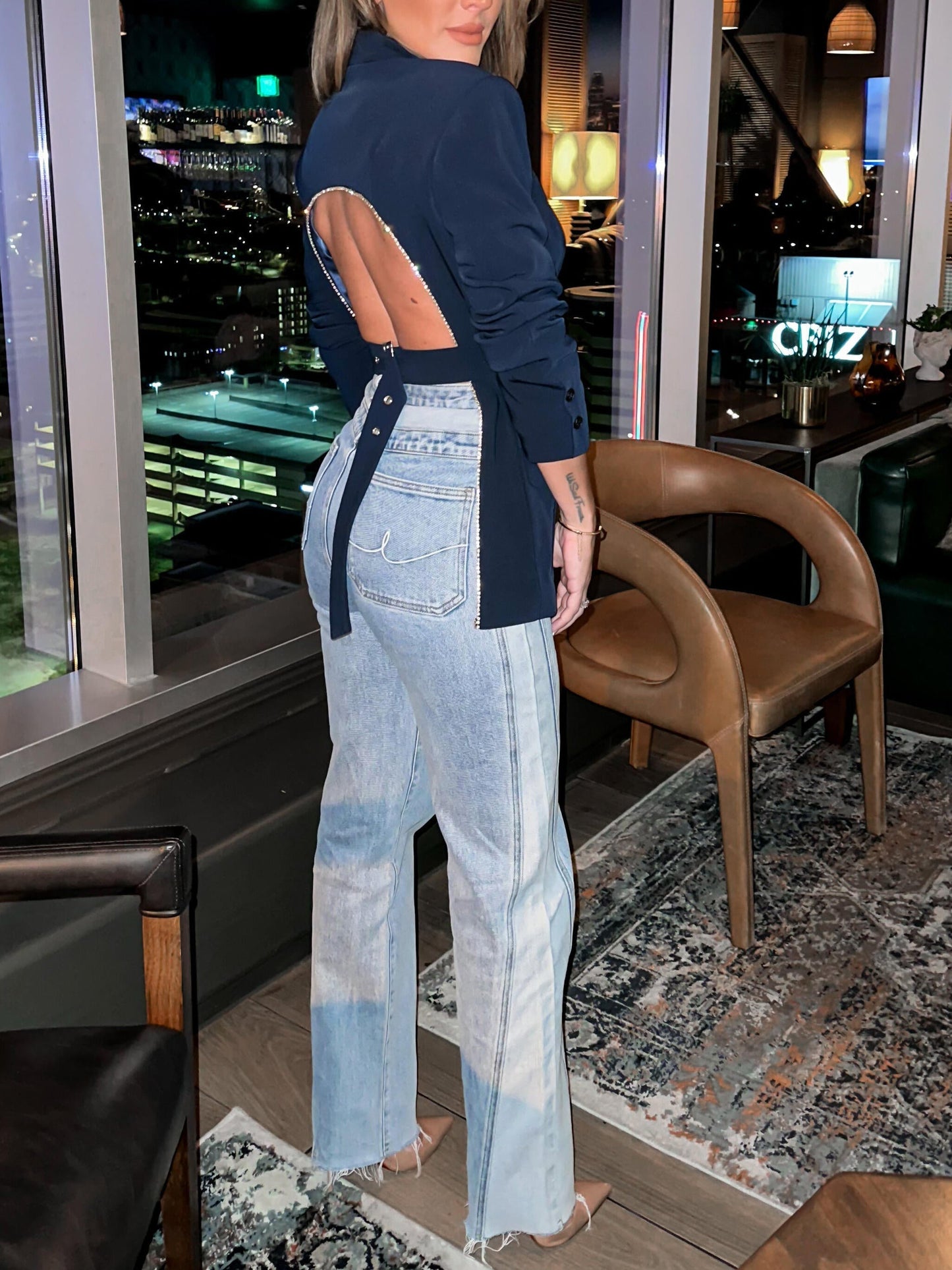 Darci | Open-Back Blazer met Statement Buckle