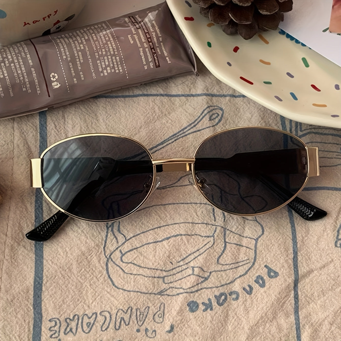 Mafalda | Ovale Vintage Zonnebril met Gouden Accent