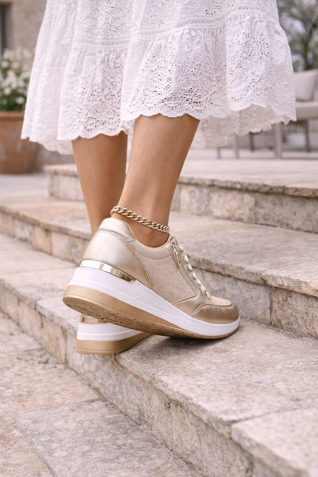 Comfortable Women's Sneakers With Zipper And Elevated Sole