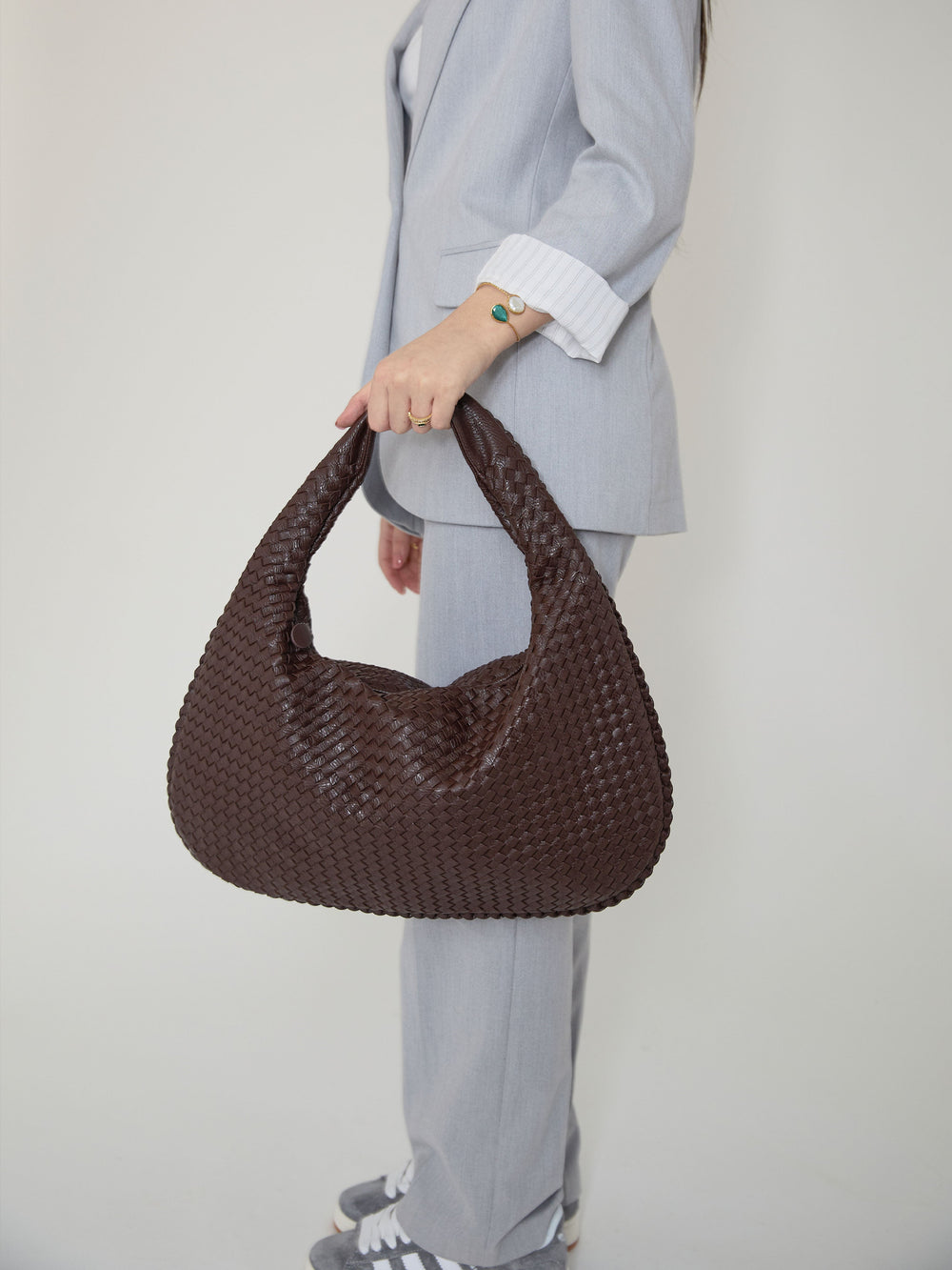 Sac à main de luxe couleur café pour femmes avec design tressé