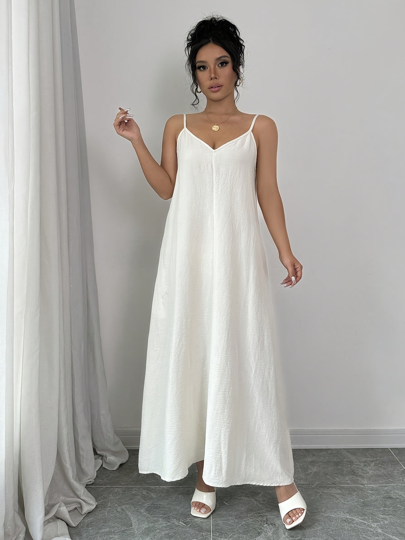 Yolanda | Minimalistische Maxi Jurk met Spaghettibandjes
