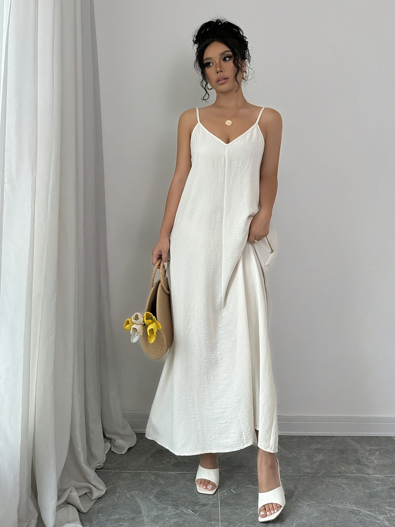 Yolanda | Minimalistische Maxi Jurk met Spaghettibandjes
