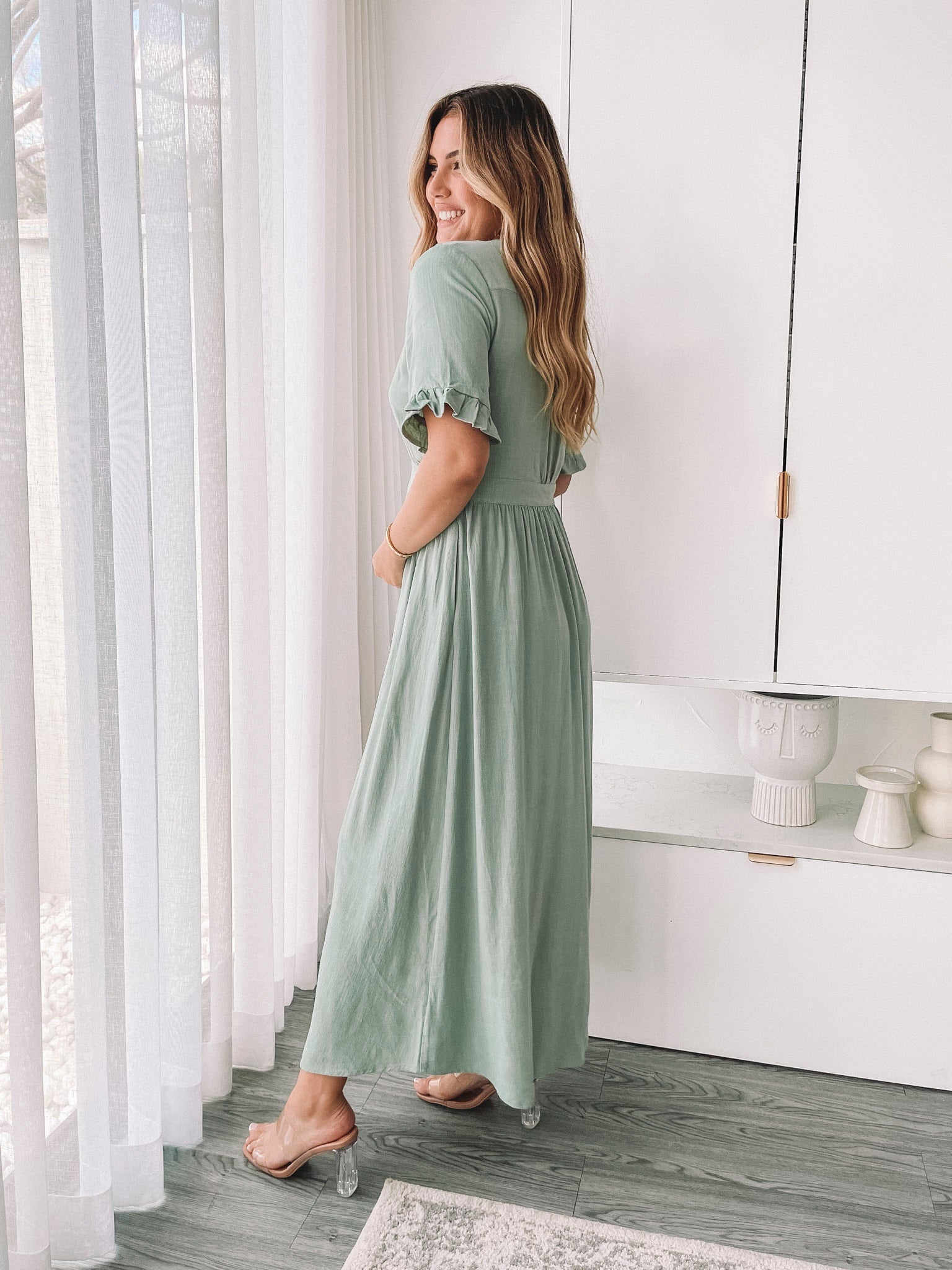 Robe Midi d'Été Élégante pour Femmes avec Col V et Fermeture à Boutons