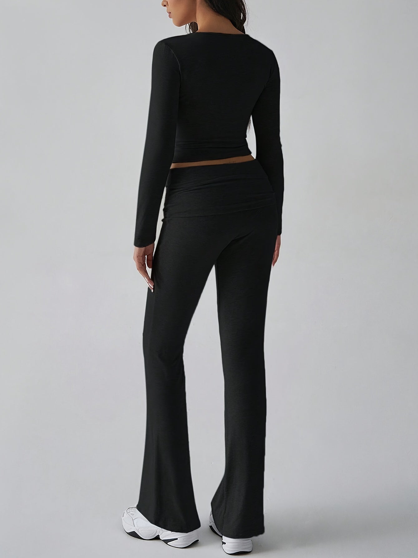 Comfortabele elegante dames set met flared broek en lange mouwen