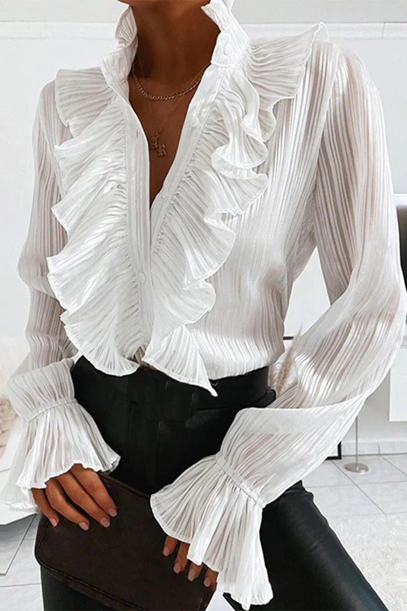 Elegante verfijnde dames blouse met speelse ruches en pofmouwen