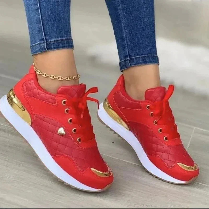 Eveline | Sneakers met Gouden Accenten