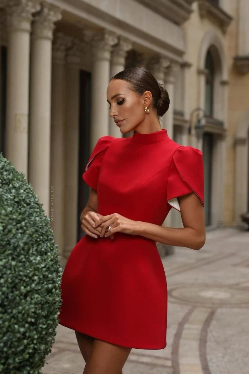 Averi | Elegante Asymmetrische Mini-jurk met Hoge Kraag