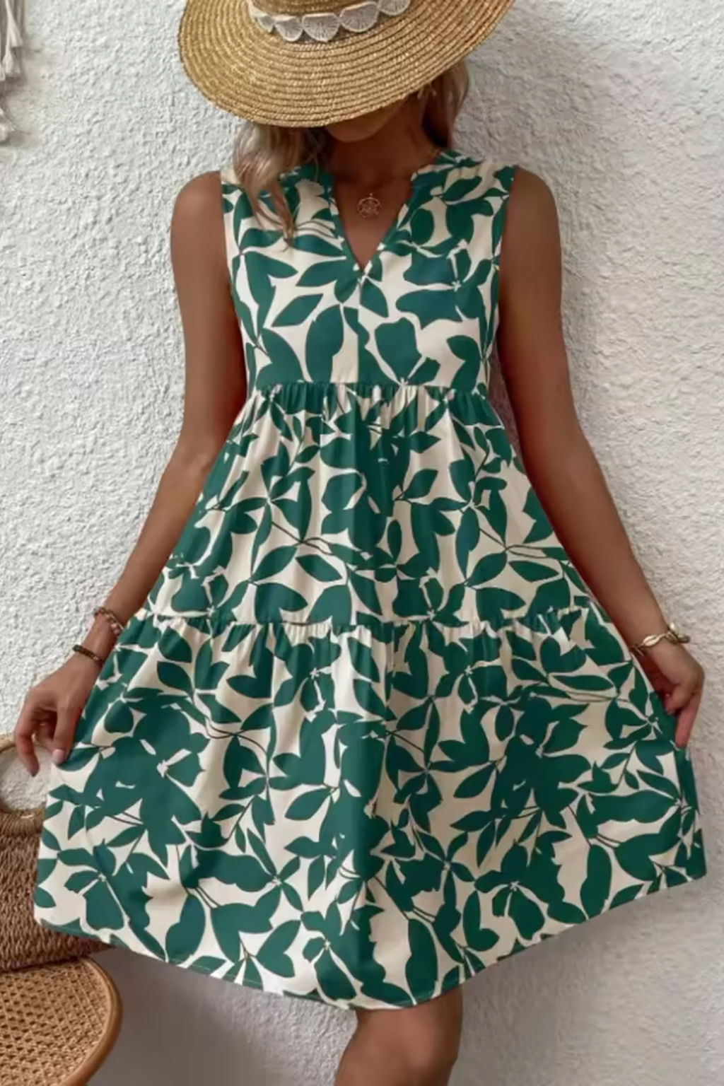 Luchtige midi zomerjurk met V hals en bladprint