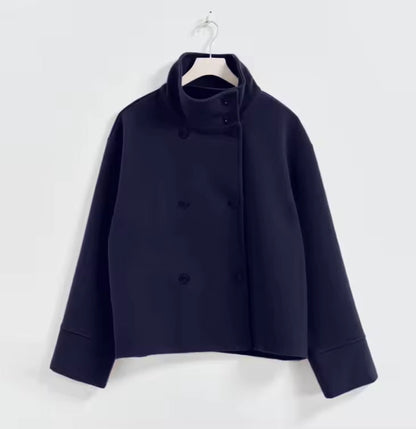 Stijlvolle Korte Dames Winterjas met Hoge Kraag en Knoopsluiting