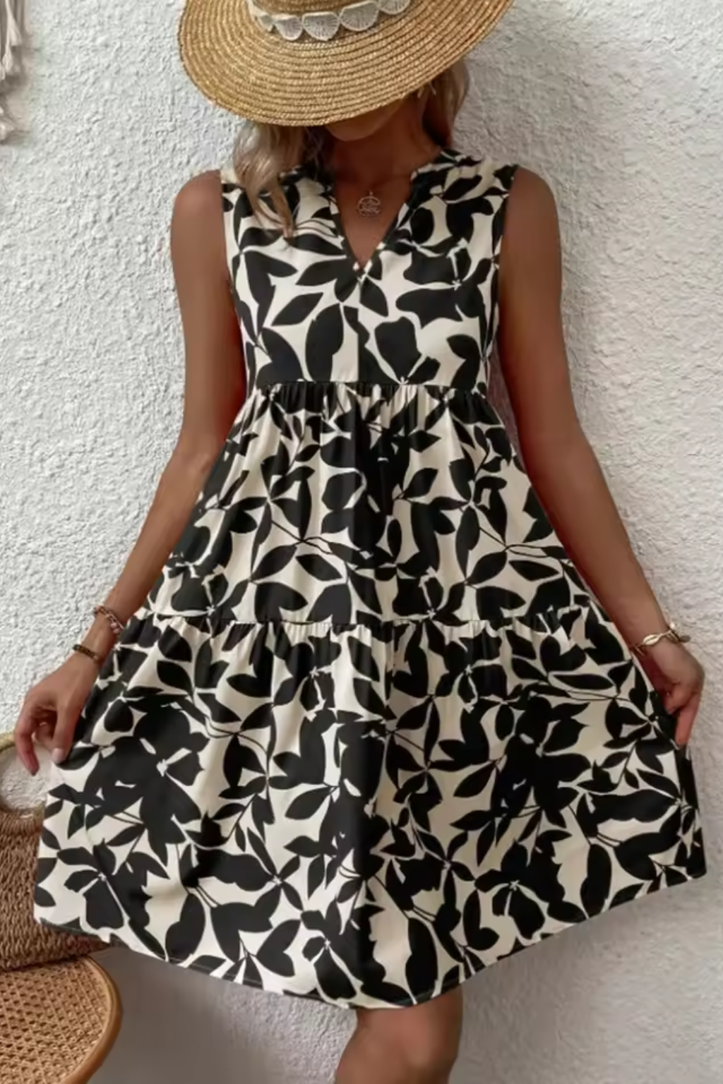 Luchtige midi zomerjurk met V hals en bladprint