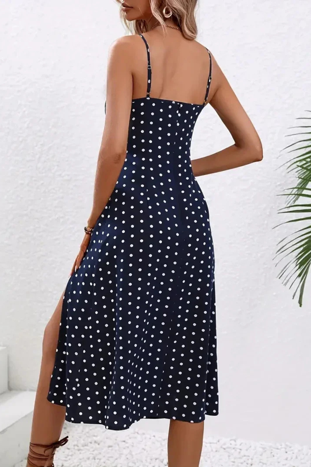 Robe midi fleurie d'été avec fente et bretelles spaghetti
