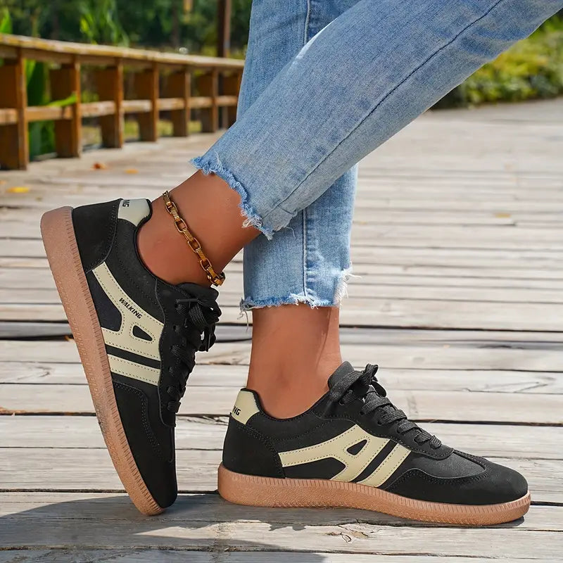 Brechy | Retro Street-Style Sneakers with Contrasting Stripes