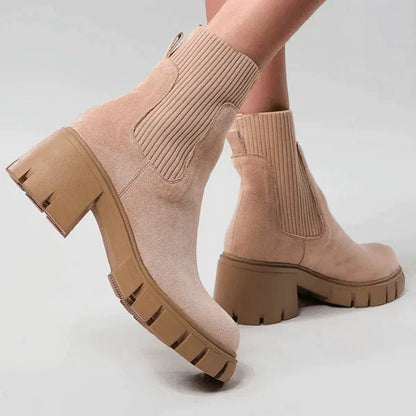 Zachte Vrouwen Suede Enkellaarsjes met Chunky Zool en Ribdetail