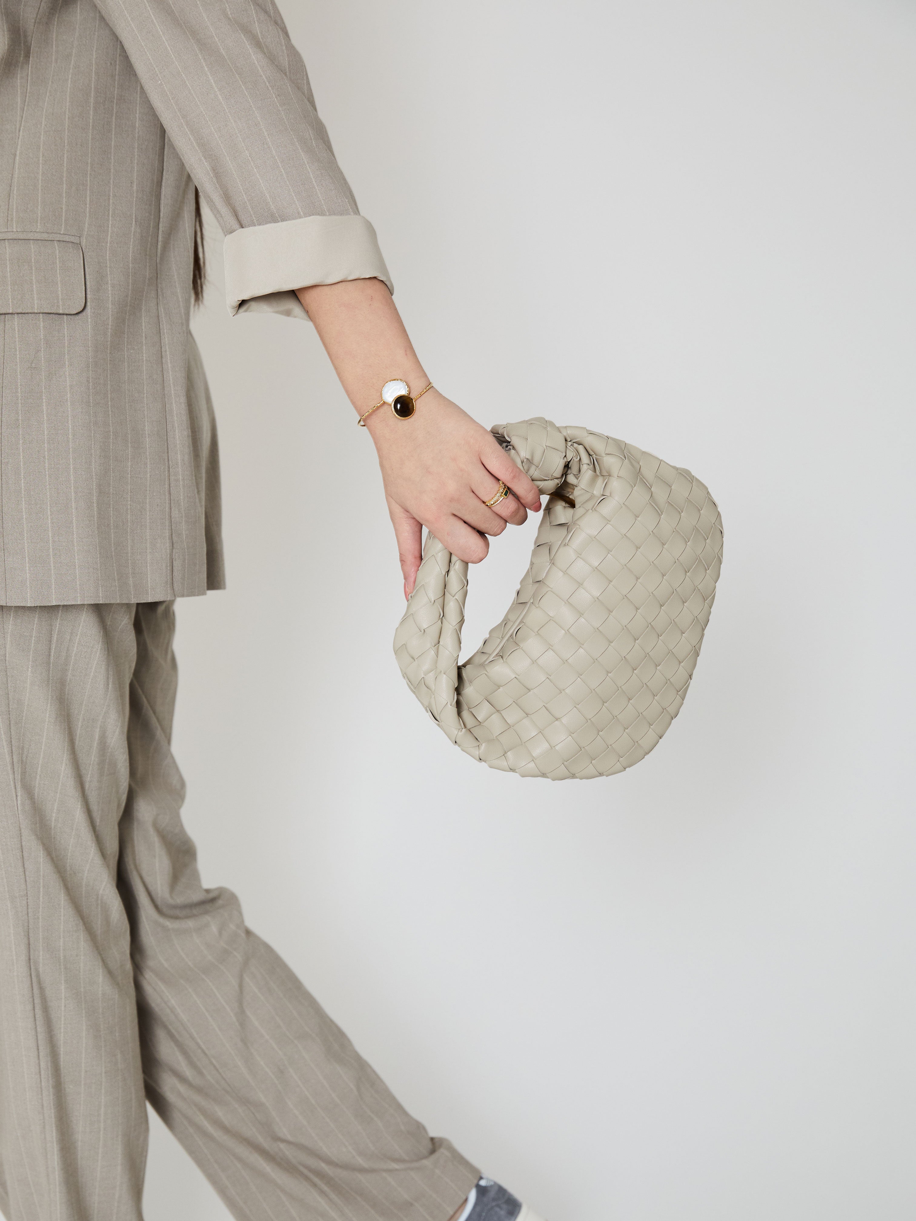 Luksusowa stylowa biała damska torebka z plecionym wzorem