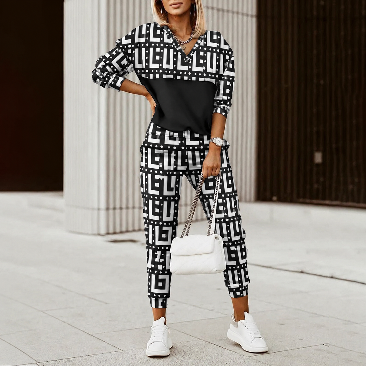 Trendy Comfortable Women's Tracksuit with Print