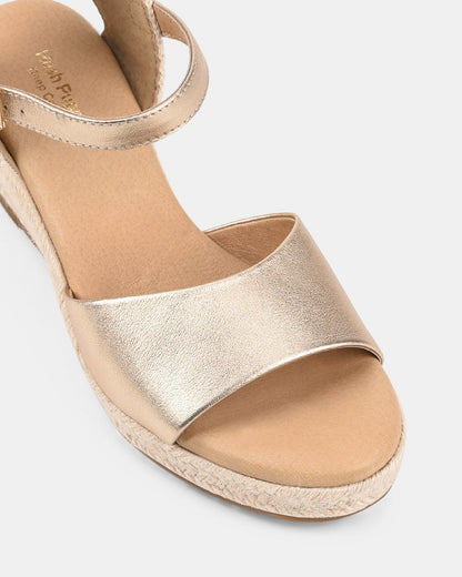 Sandales à Compensé Dorées de Luxe pour Femmes avec Fermeture à Boucle