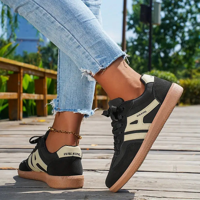 Brechy | Retro Street-Style Sneakers with Contrasting Stripes