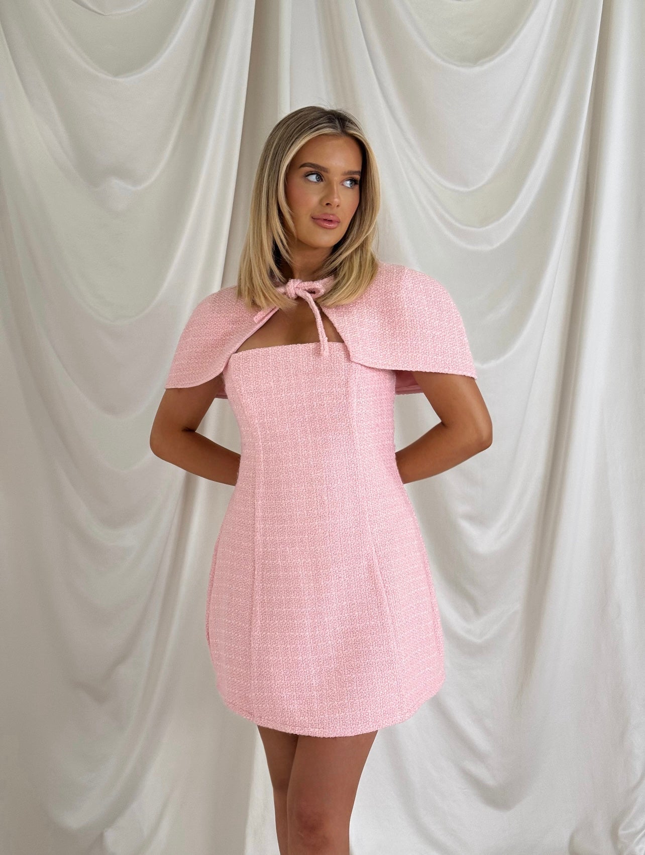 Martini | Elegante Bouclé Mini Dress met Cape Detail