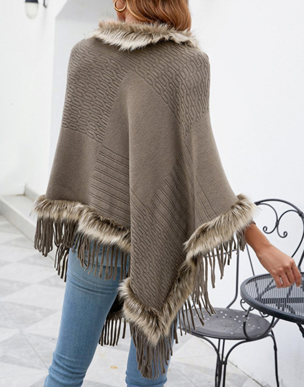 Stijlvolle Elegante Dames Poncho met Bontkraag en Franjes