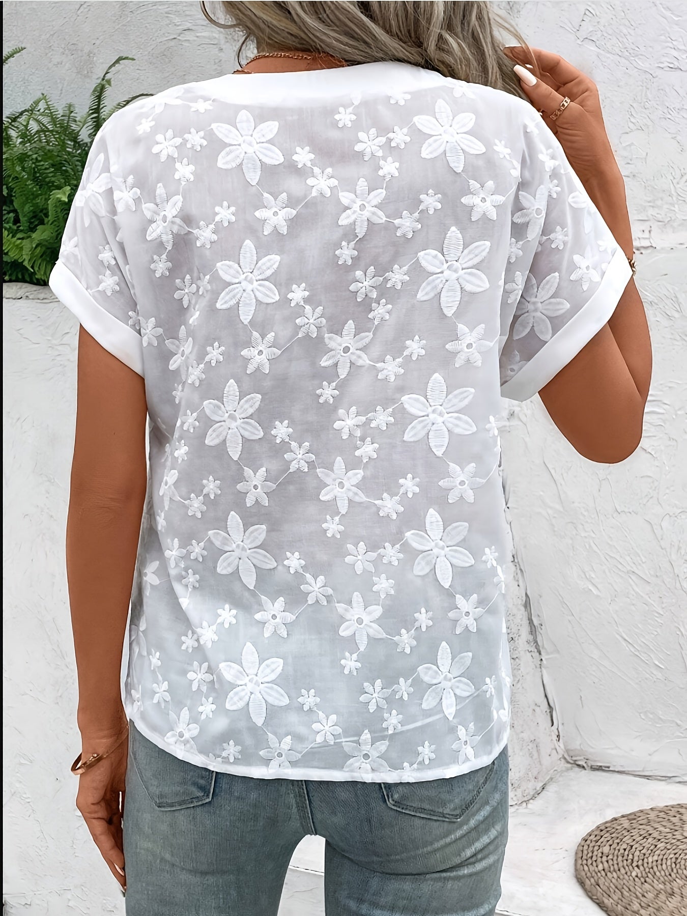 Dyannah | Luchtige Blouse met Geborduurde Bloemen