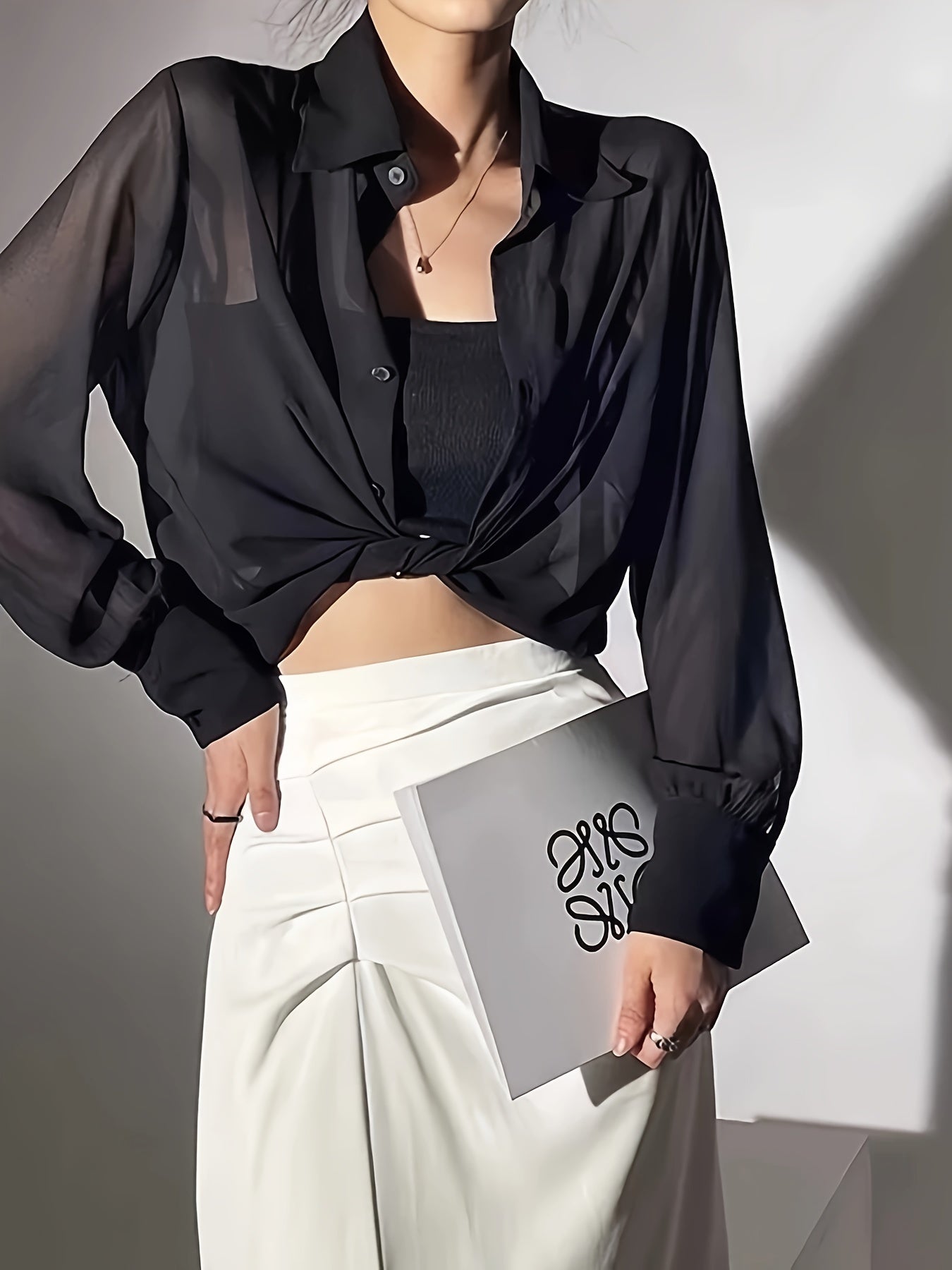 Belysa | Transparante Blouse met Knoopsluiting en Lichte Glans