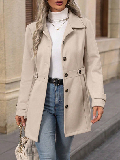 Manteau court confortable pour femmes avec boutons et col à revers
