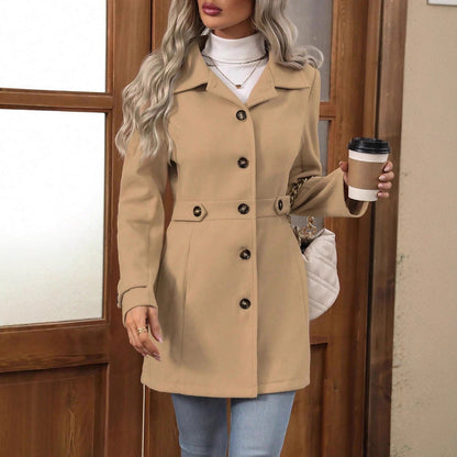 Manteau court confortable pour femmes avec boutons et col à revers