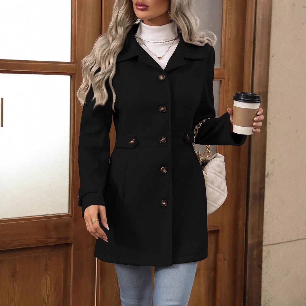 Manteau court confortable pour femmes avec boutons et col à revers