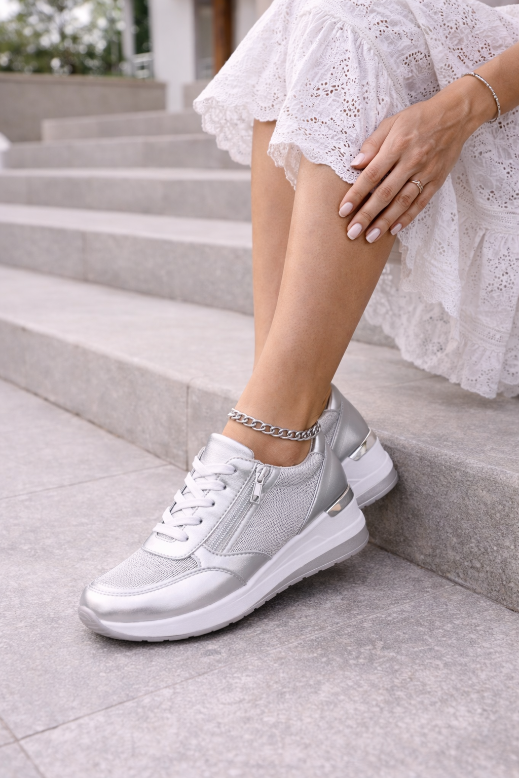 Comfortable Women's Sneakers With Zipper And Elevated Sole
