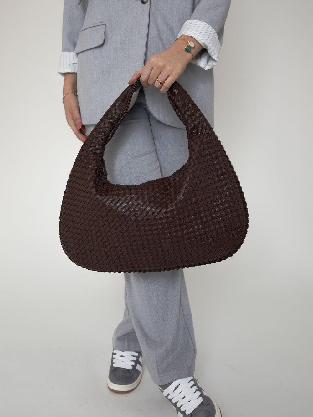 Sac à main de luxe couleur café pour femmes avec design tressé