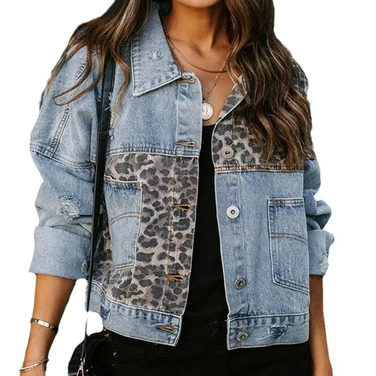 Veste en jean à imprimé léopard et design affirmé