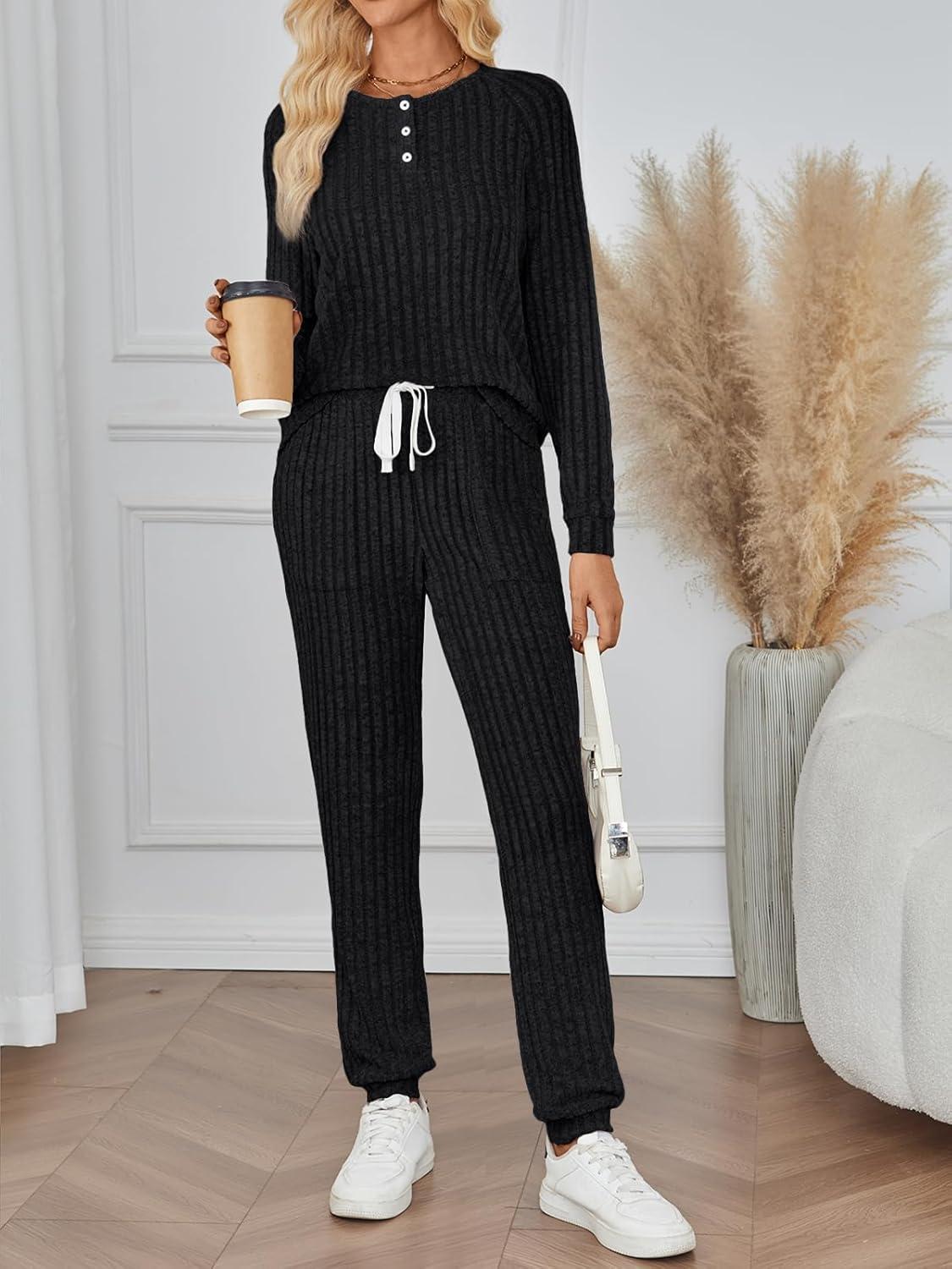 Warm Women's Loungewear Set With Ribbed Texture And Joggers