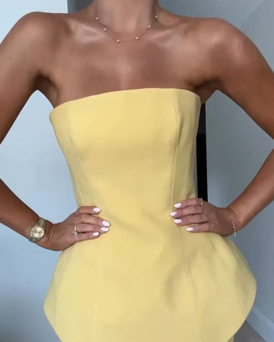 Levina | Strapless Peplum Jurk met Geplooide Rok