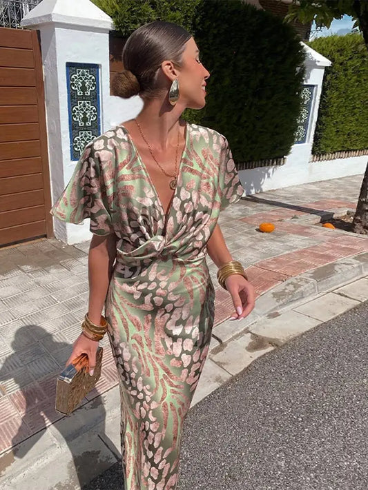 Robe midi avec détail portefeuille et manches courtes