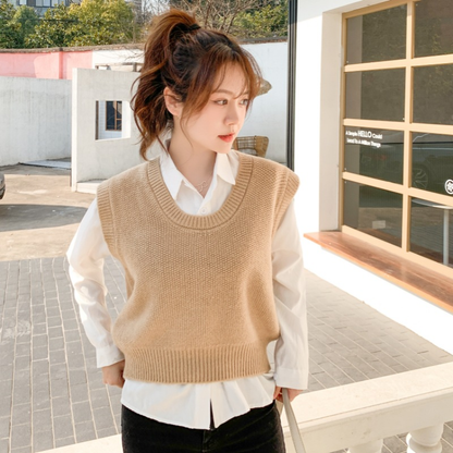 Ensemble tricoté beige doux pour femmes avec gilet sans manches et mini-jupe