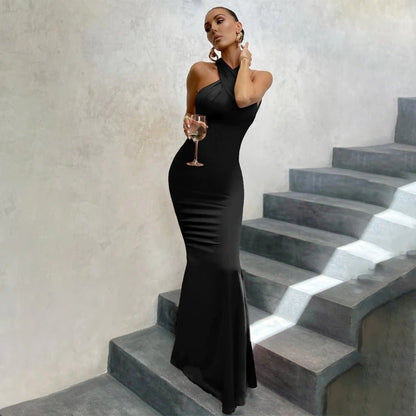 Idena | Halter Avondjurk met Elegante Drapage