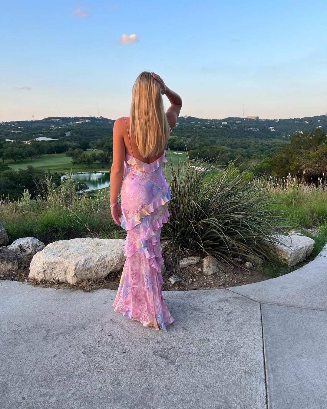 Robe maxi chic pour femmes avec fines bretelles et volants