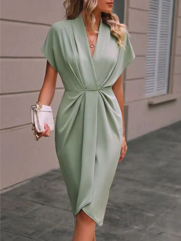 Verfijnde elegante dames midi jurk met flatterende plooival