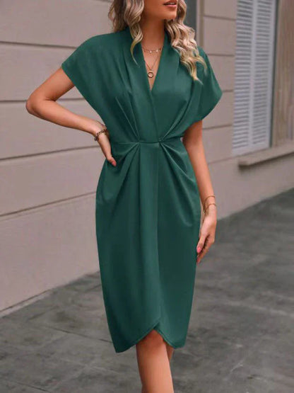 Verfijnde elegante dames midi jurk met flatterende plooival