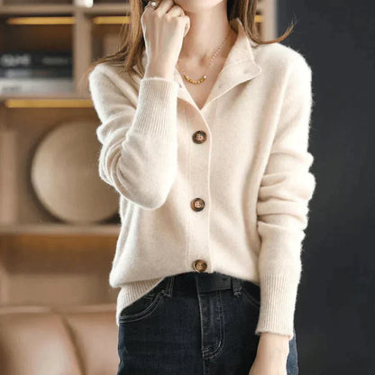 Amy | Warme Knitted Cardigan met Knoopdetail