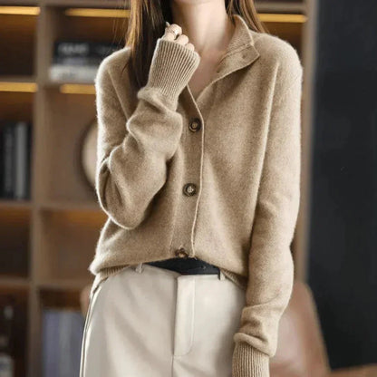 Amy | Warme Knitted Cardigan met Knoopdetail