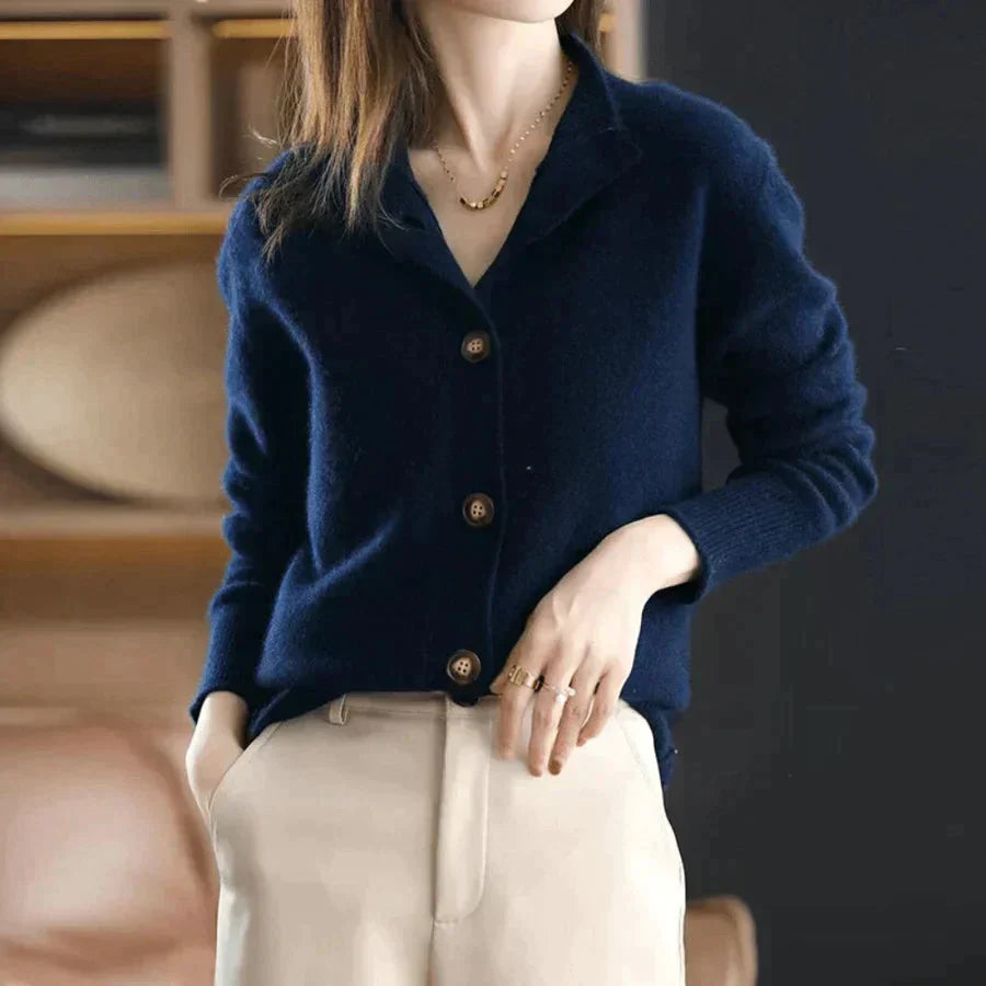 Amy | Warme Knitted Cardigan met Knoopdetail